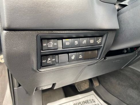 Used 2022 Toyota Tundra Platinum w/ Advanced Package AWD/4WD image 27