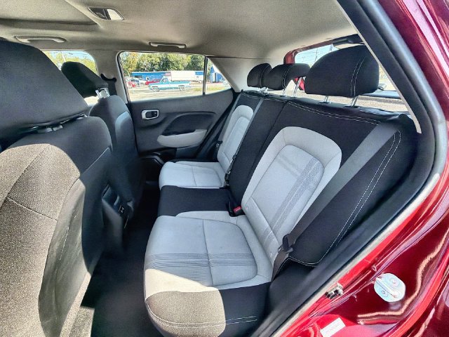 Used 2025 Hyundai Venue SEL FWD image 23