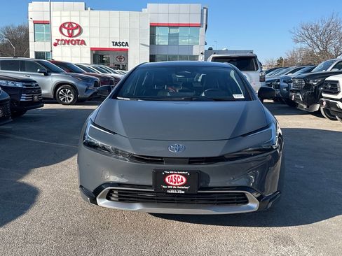 Used 2025 Toyota Prius Plug-In Hybrid image 2