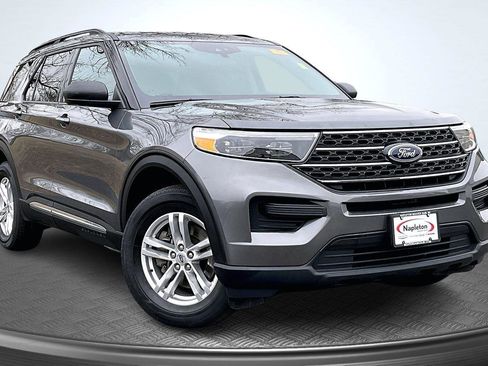 Used 2023 Ford Explorer XLT AWD/4WD image 13