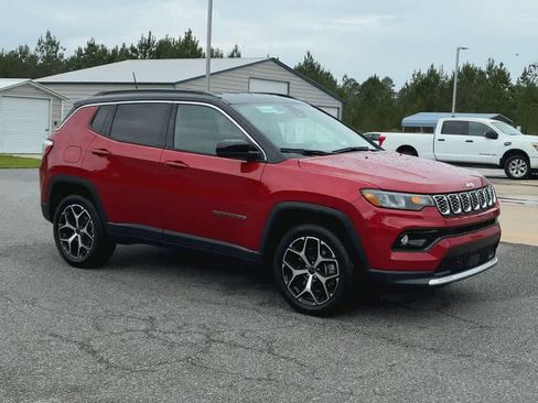 Used 2025 Jeep Compass Limited AWD/4WD image 2