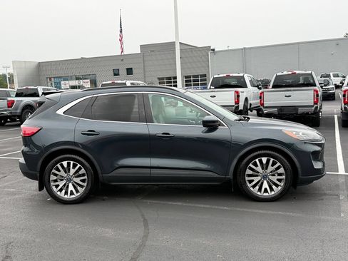 Used 2022 Ford Escape Titanium FWD image 3