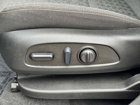 Used 2023 Chevrolet Equinox LT FWD image 22