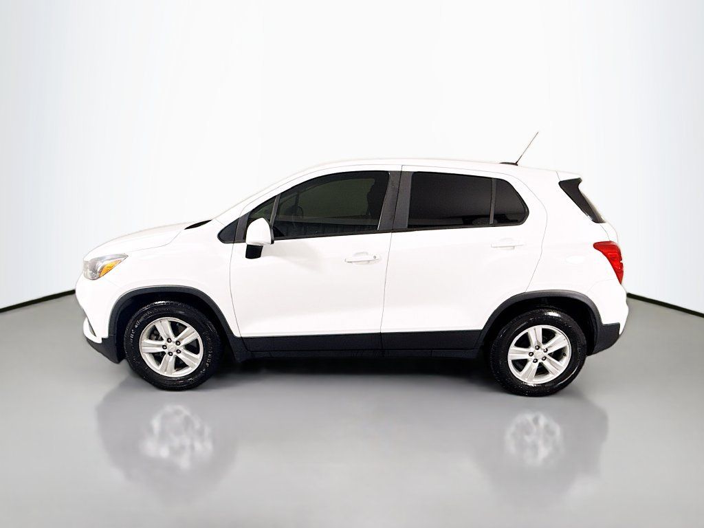 Used 2022 Chevrolet Trax LS w/ Tint and Cruise Package FWD image 4
