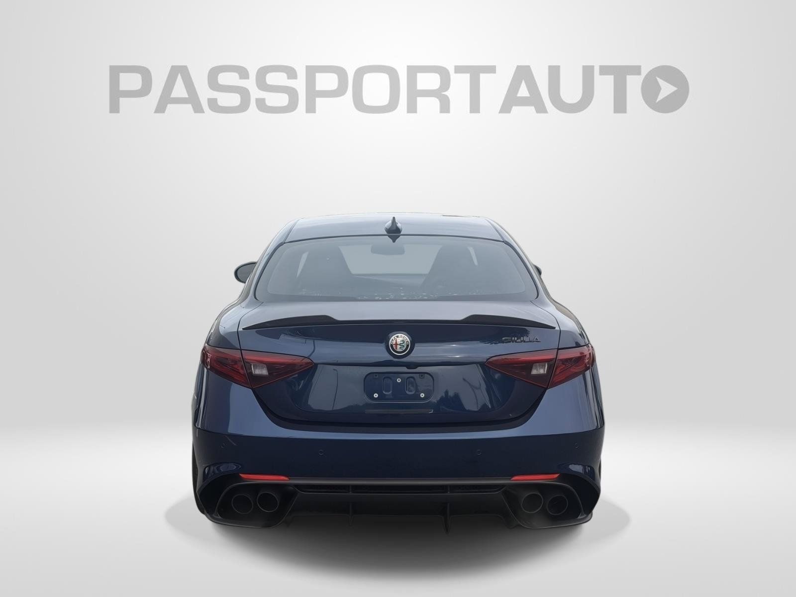 Used 2018 Alfa Romeo Giulia Quadrifoglio w/ Driver Assist Dynamic Package RWD image 5