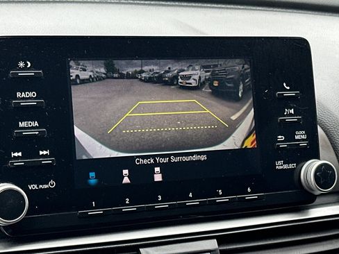 Used 2019 Honda Accord Hybrid image 18