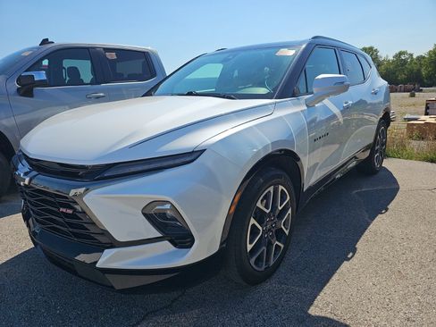 Used 2024 Chevrolet Blazer RS w/ Driver Confidence II Package AWD/4WD image 2