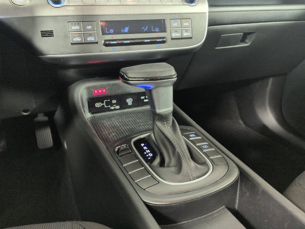 Used 2025 Hyundai Kona SEL FWD image 25