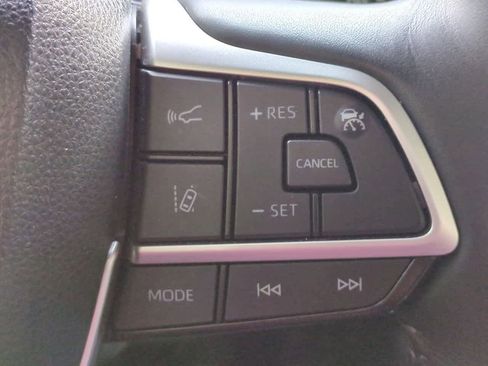 Used 2024 Toyota Highlander XLE image 26