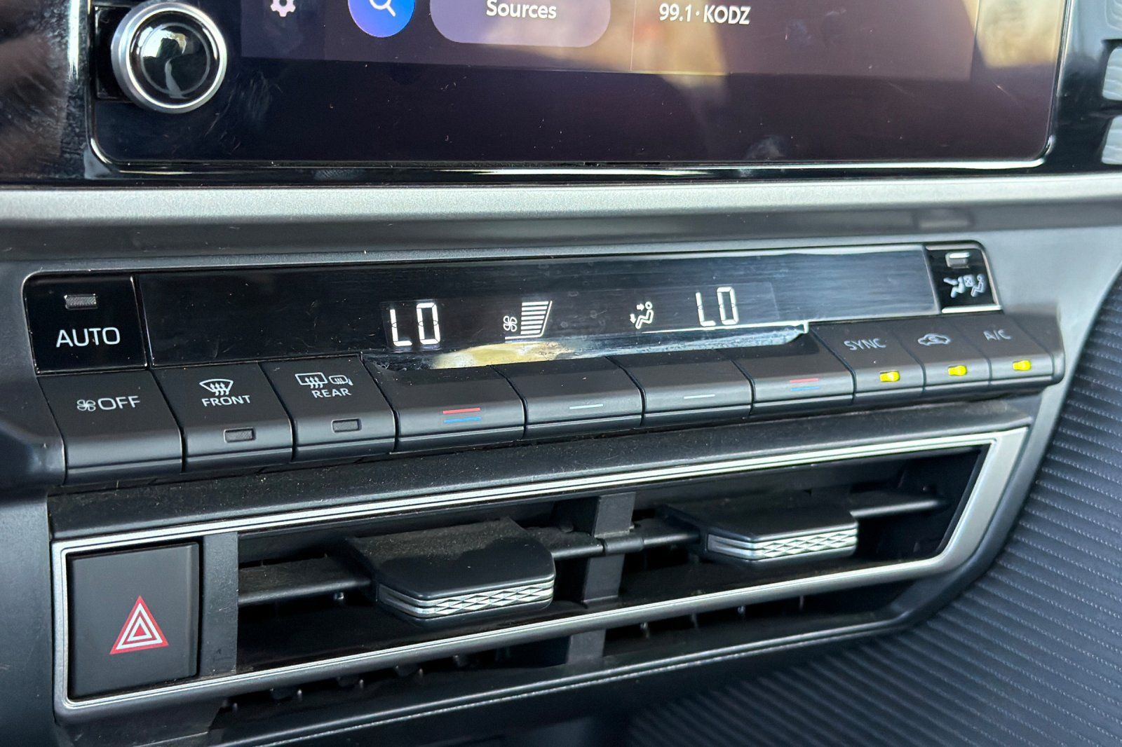 Used 2025 Toyota Camry SE FWD image 18