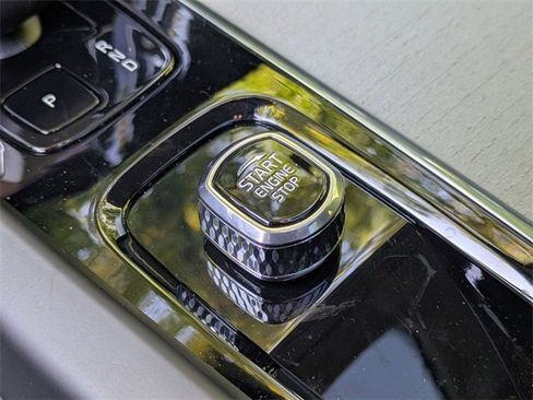 Certified 2025 Volvo XC60 T8 Plus w/ Protection Package Premier image 20