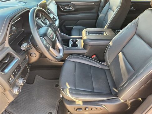 Used 2024 GMC Yukon XL SLT w/ SLT Luxury Package image 13