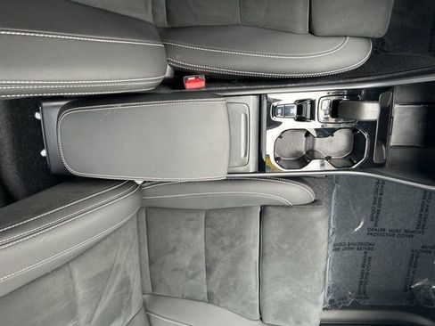 Certified 2025 Volvo XC40 B5 Plus AWD/4WD image 24