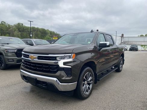 Used 2023 Chevrolet Silverado 1500 LT AWD/4WD image 5