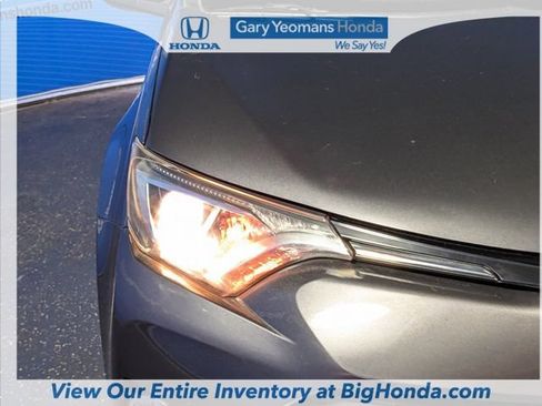 Used 2018 Toyota RAV4 XLE FWD image 12
