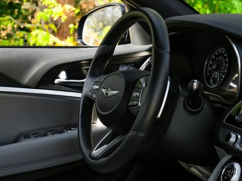 Used 2023 Genesis G70 2.0T image 20