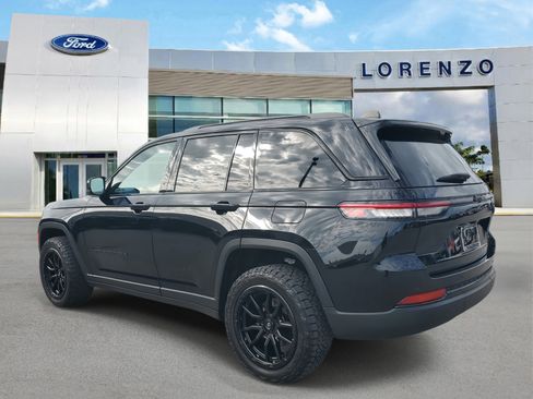 Used 2024 Jeep Grand Cherokee Limited w/ Black Appearance Package image 7