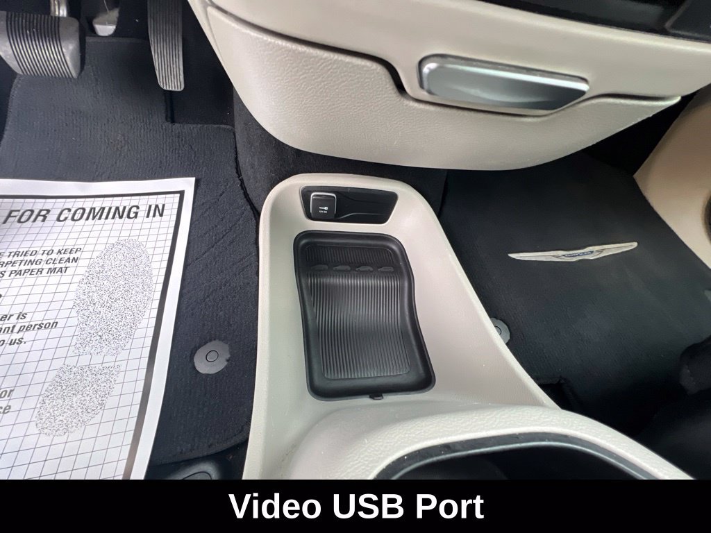 Used 2022 Chrysler Pacifica Touring-L w/ Uconnect Theater Family Group FWD image 32