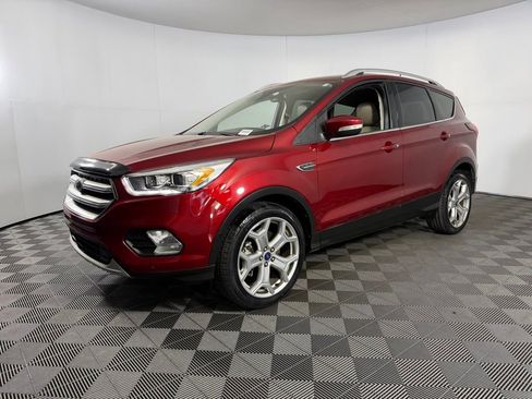 Used 2019 Ford Escape Titanium image 3