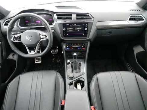 Certified 2024 Volkswagen Tiguan SE R-Line image 10