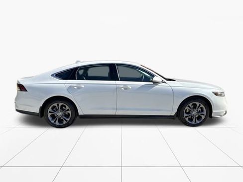 Used 2023 Honda Accord EX image 10