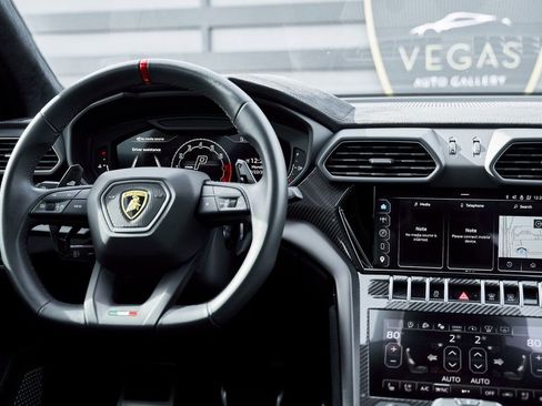 Used 2024 Lamborghini Urus Performante AWD/4WD image 59