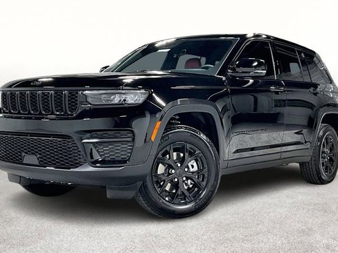 New 2025 Jeep Grand Cherokee Laredo image 2