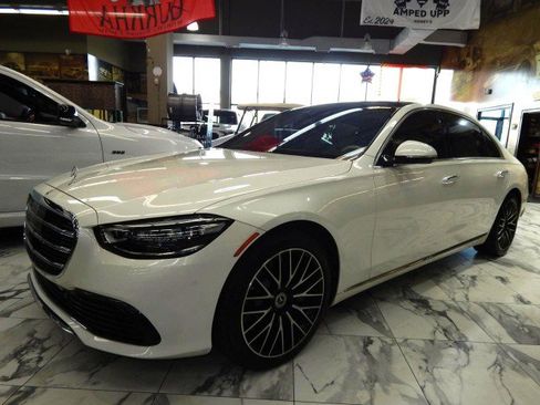 Used 2023 Mercedes-Benz S 500 4MATIC w/ Warmth & Comfort Package image 12