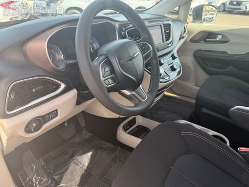 Used 2024 Chrysler Voyager LX image 11