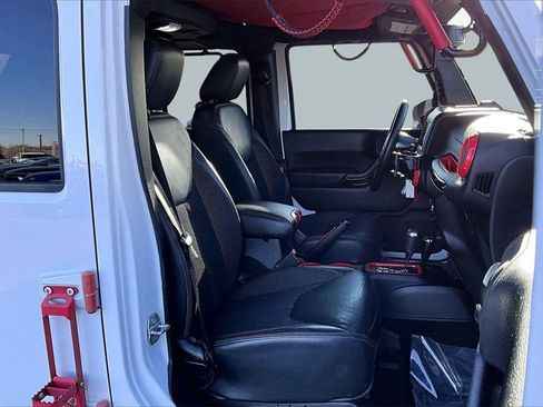 Used 2016 Jeep Wrangler Unlimited Sahara image 7