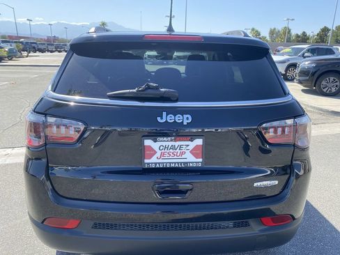 Used 2022 Jeep Compass Latitude FWD image 31