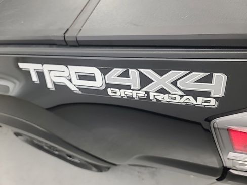 Used 2022 Toyota Tacoma TRD Off-Road w/ Technology Package image 11