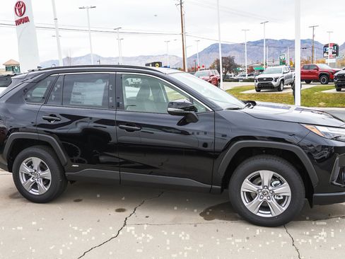 New 2025 Toyota RAV4 XLE image 9