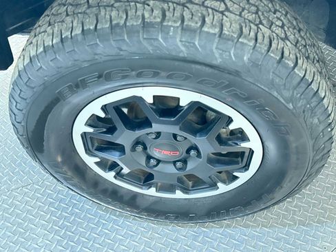 Used 2024 Toyota Tacoma TRD Off-Road image 10