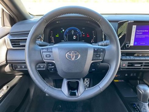 Used 2025 Toyota Camry SE image 20