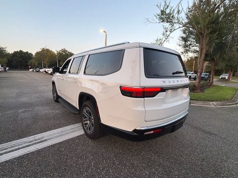 Used 2025 Jeep Wagoneer L Series II w/ 8-pass Seating Package AWD/4WD image 3