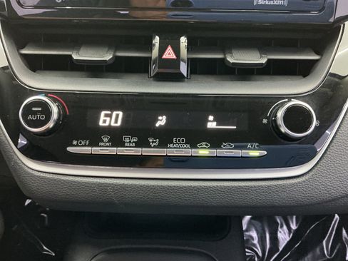 Used 2021 Toyota Corolla LE FWD image 35