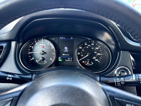 Used 2020 Nissan Rogue SV image 15