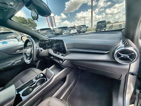 Used 2026 Chevrolet Equinox LT AWD/4WD image 28