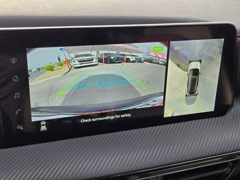 Certified 2025 Nissan Kicks SR image 28