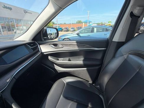 Used 2024 Jeep Grand Cherokee Limited 4xe AWD/4WD image 17