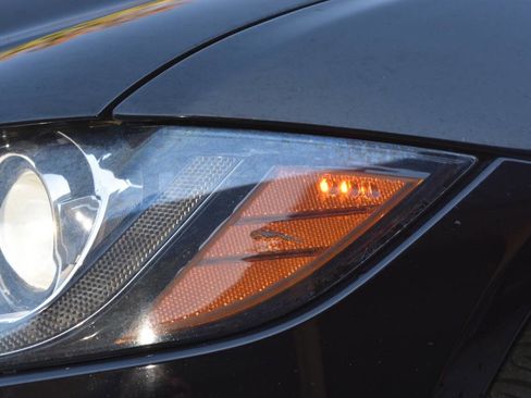 Used 2017 Jaguar XF Premium image 22