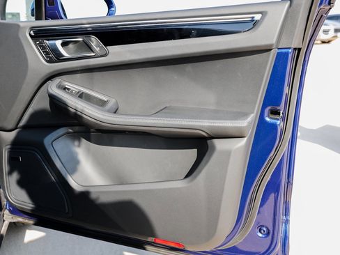 Certified 2025 Porsche Macan image 26