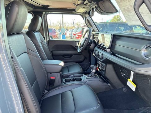 New 2026 Jeep Gladiator Sport AWD/4WD image 25