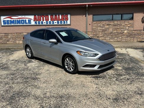 Used 2017 Ford Fusion SE w/ Fusion SE Technology Package FWD image 1