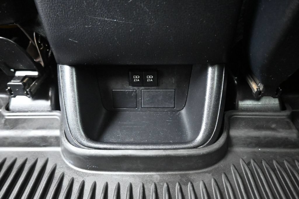 Used 2019 Toyota Highlander Plus AWD/4WD image 34