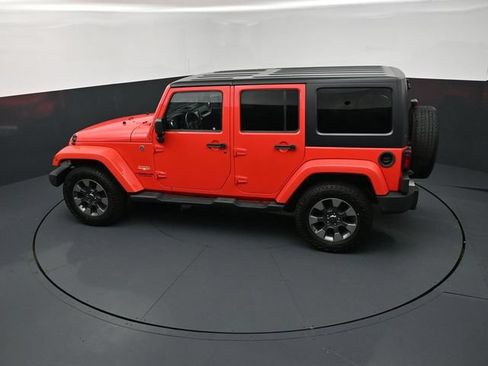 Used 2013 Jeep Wrangler Unlimited Sahara w/ Dual Top Group AWD/4WD image 15