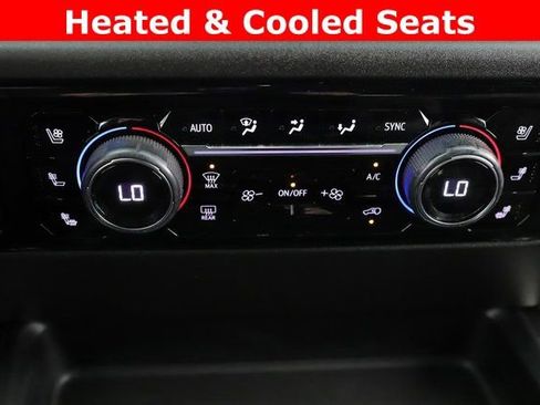 Used 2024 Chevrolet Silverado 2500 ZR2 w/ Technology Package image 4