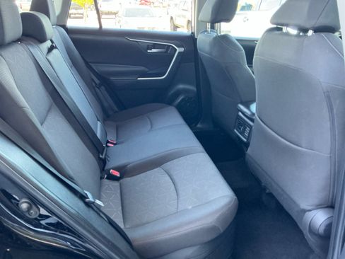 Used 2025 Toyota RAV4 XLE AWD/4WD image 18
