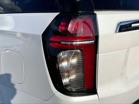 Used 2023 Chevrolet Suburban Premier w/ Advanced Technology Package AWD/4WD image 23
